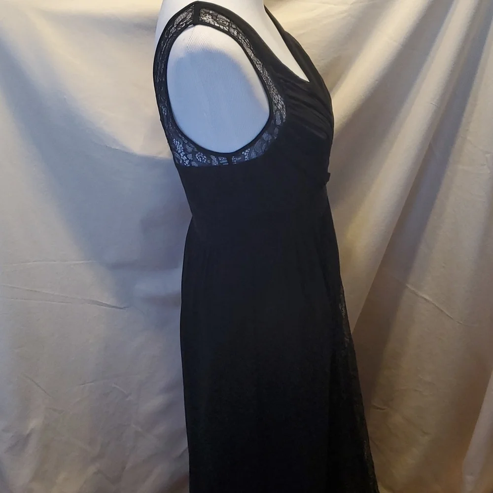 BCBGeneration Black Lace Floor Length Gown SZ 6 - Picture 5 of 11